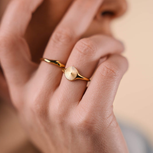 Sun Signet Rund Ring 18K Guldbelagt - Josephine Nord
