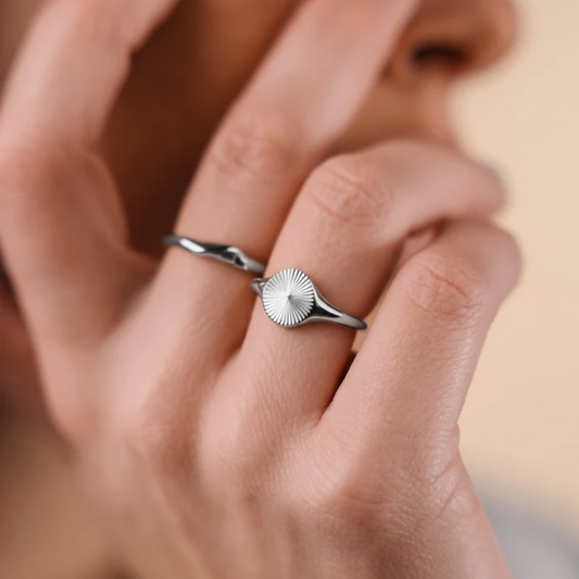 Sun Signet Rund Ring Sølvfarvet