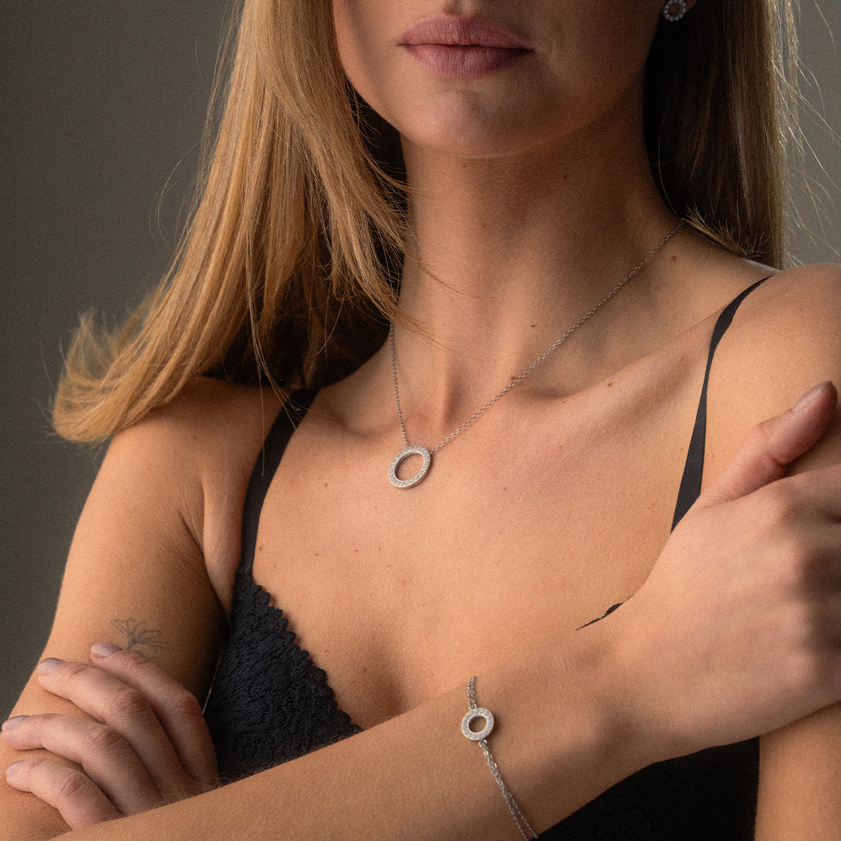 Circle Zirkon Halskæde Sølvfarvet 20mm