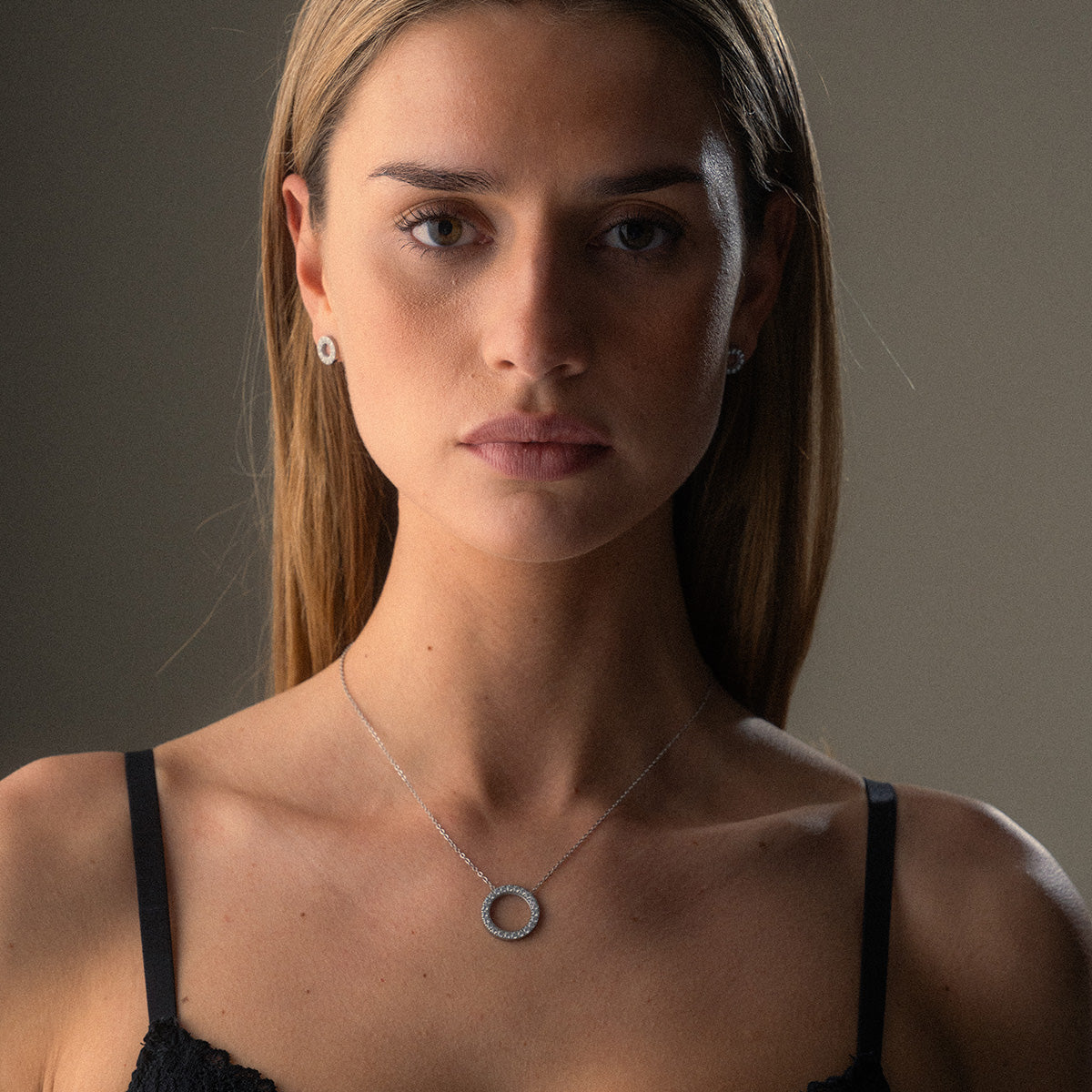 Circle Zirkon Halskæde Sølvfarvet 20mm