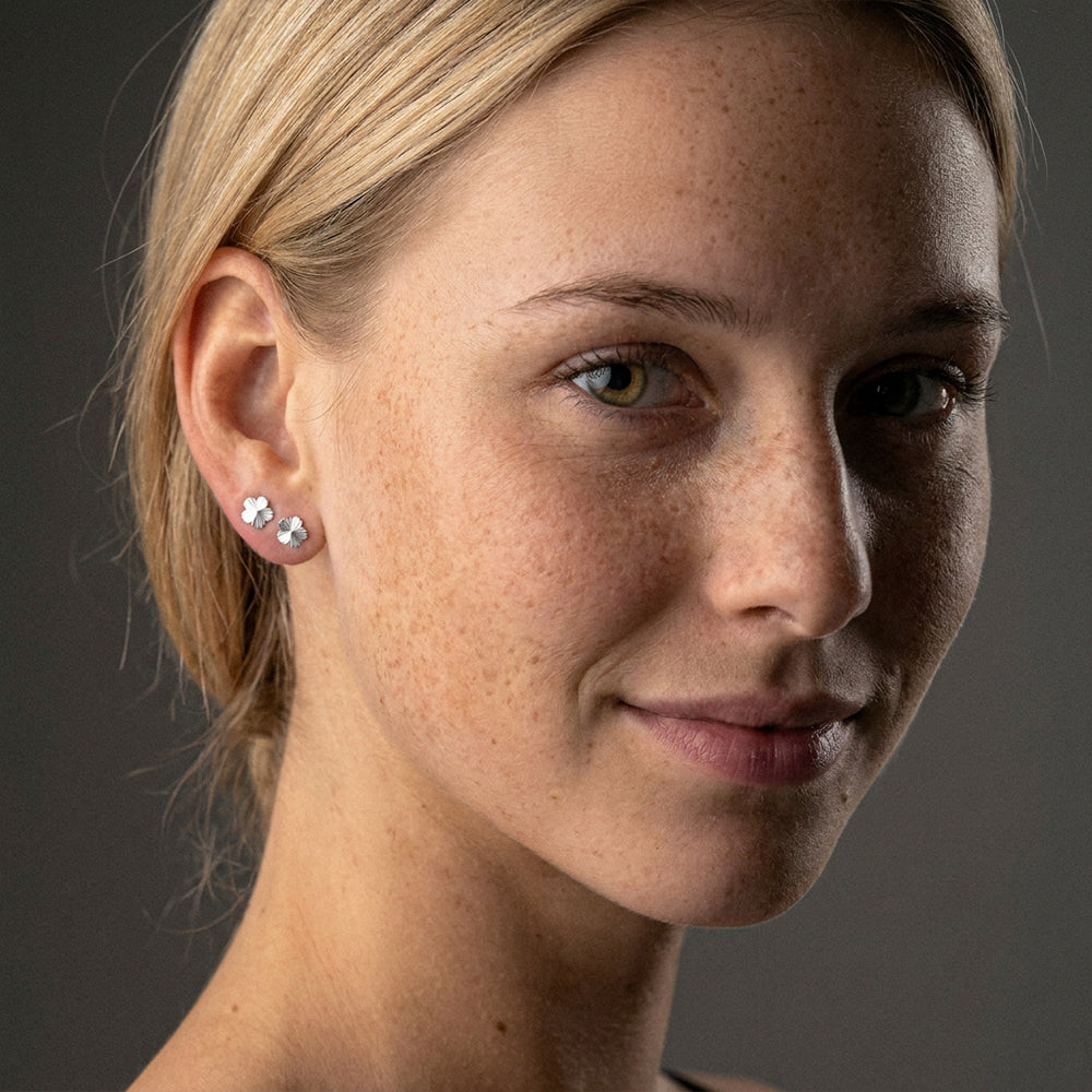 Sunset Flower Studs Øreringe Sølvfarvet