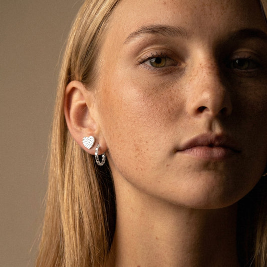 Hammered Heart Studs Øreringe Sølvfarvet
