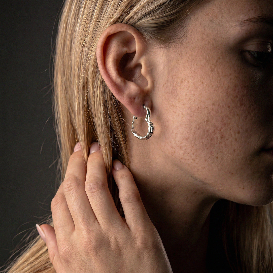 Lava Heart Halskæde + Lava Heart Hoops Øreringe Sølvfarvet
